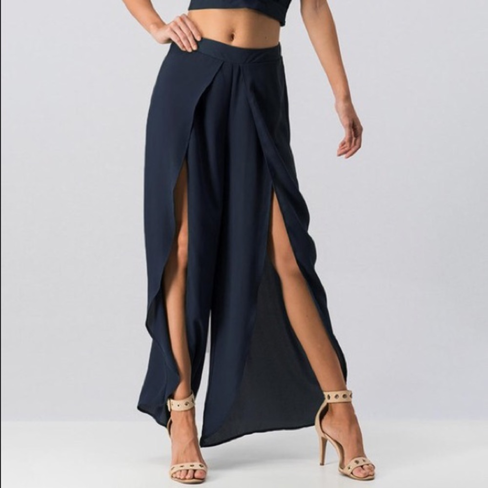 LAST 1✨Navy Chiffon Tulip Pants